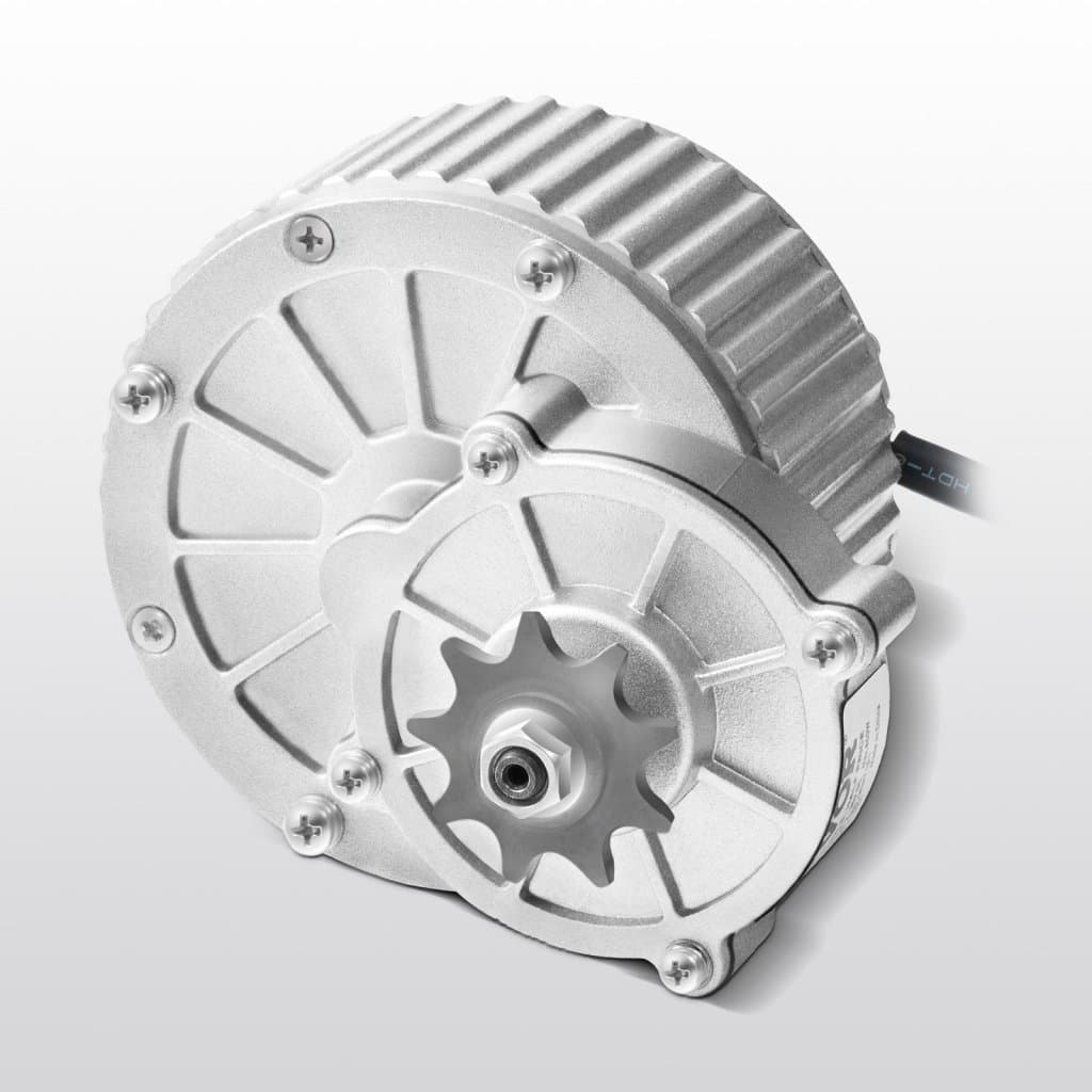 Tápellátás: 450 W, 36 V, 3000 ford./perc. s vylepšeným regulátorem